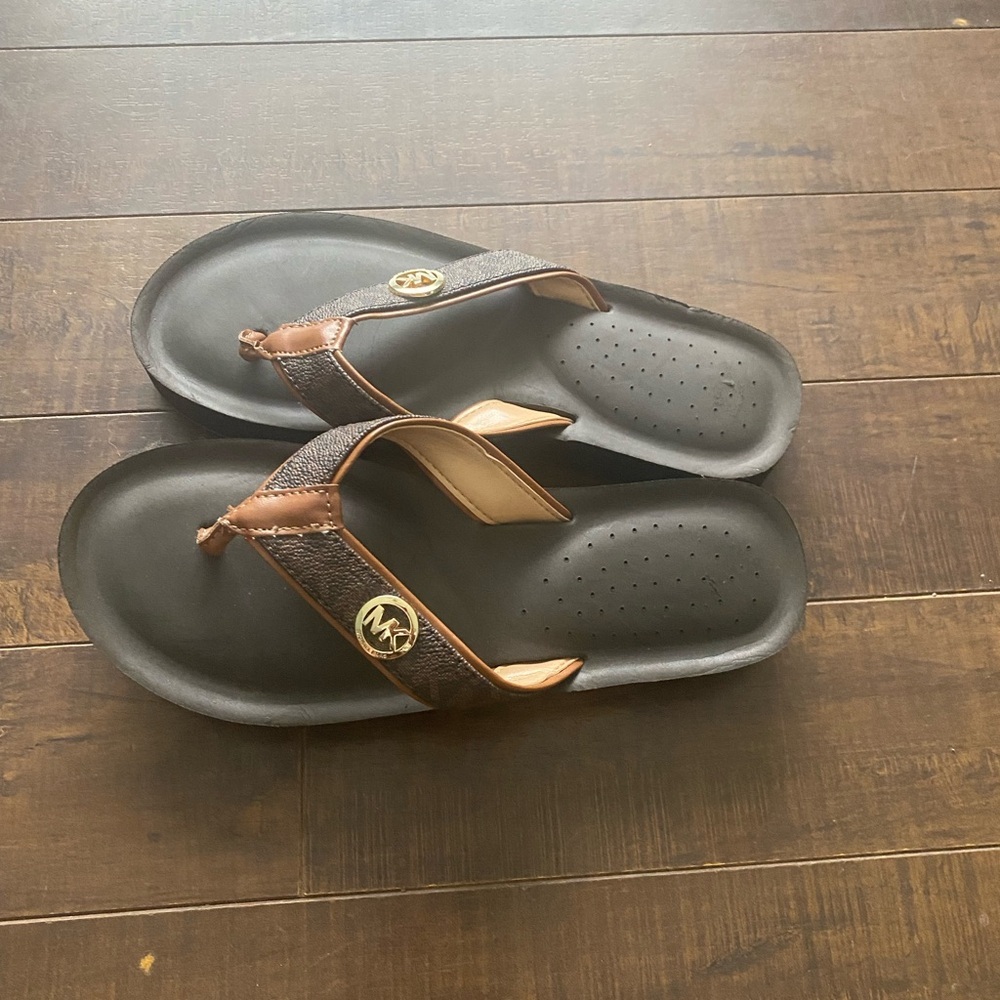 Michael Kors Brown and Black Platform Thong Sandals - Picture 8 of 11